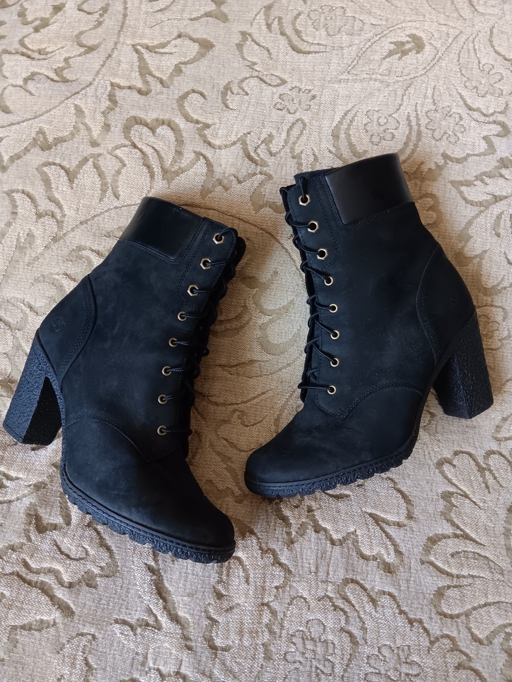 Timberland Black Lace-Up Block Heel Ankle Boots
